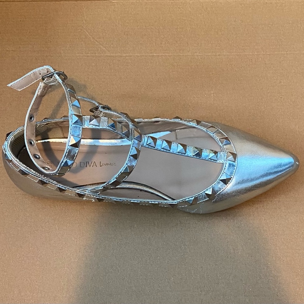 Silver shoes - Picture 3 of 3